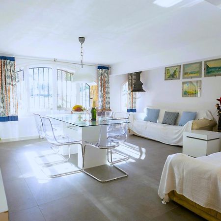 Suitur Beachfront Apartment Roc De Sant Gaieta Roda de Bará Exteriör bild
