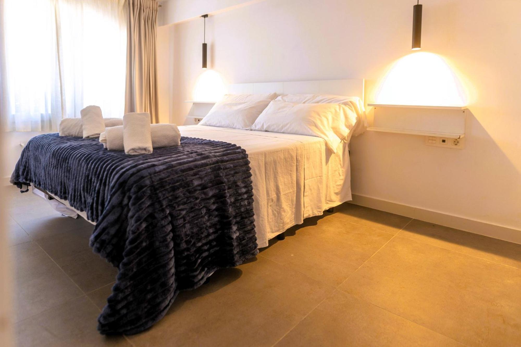 Suitur Beachfront Apartment Roc De Sant Gaieta Roda de Bará Exteriör bild