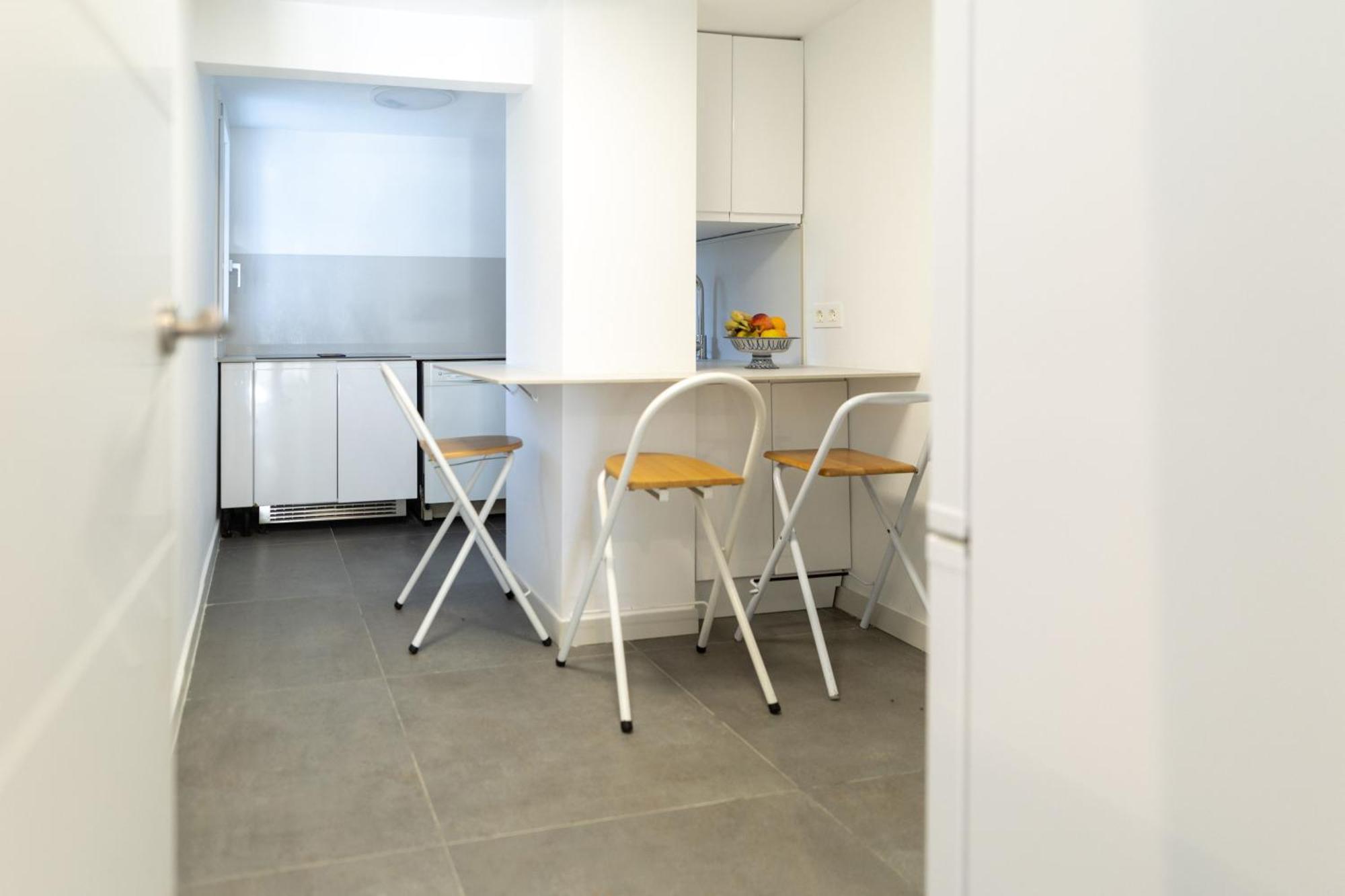 Suitur Beachfront Apartment Roc De Sant Gaieta Roda de Bará Exteriör bild